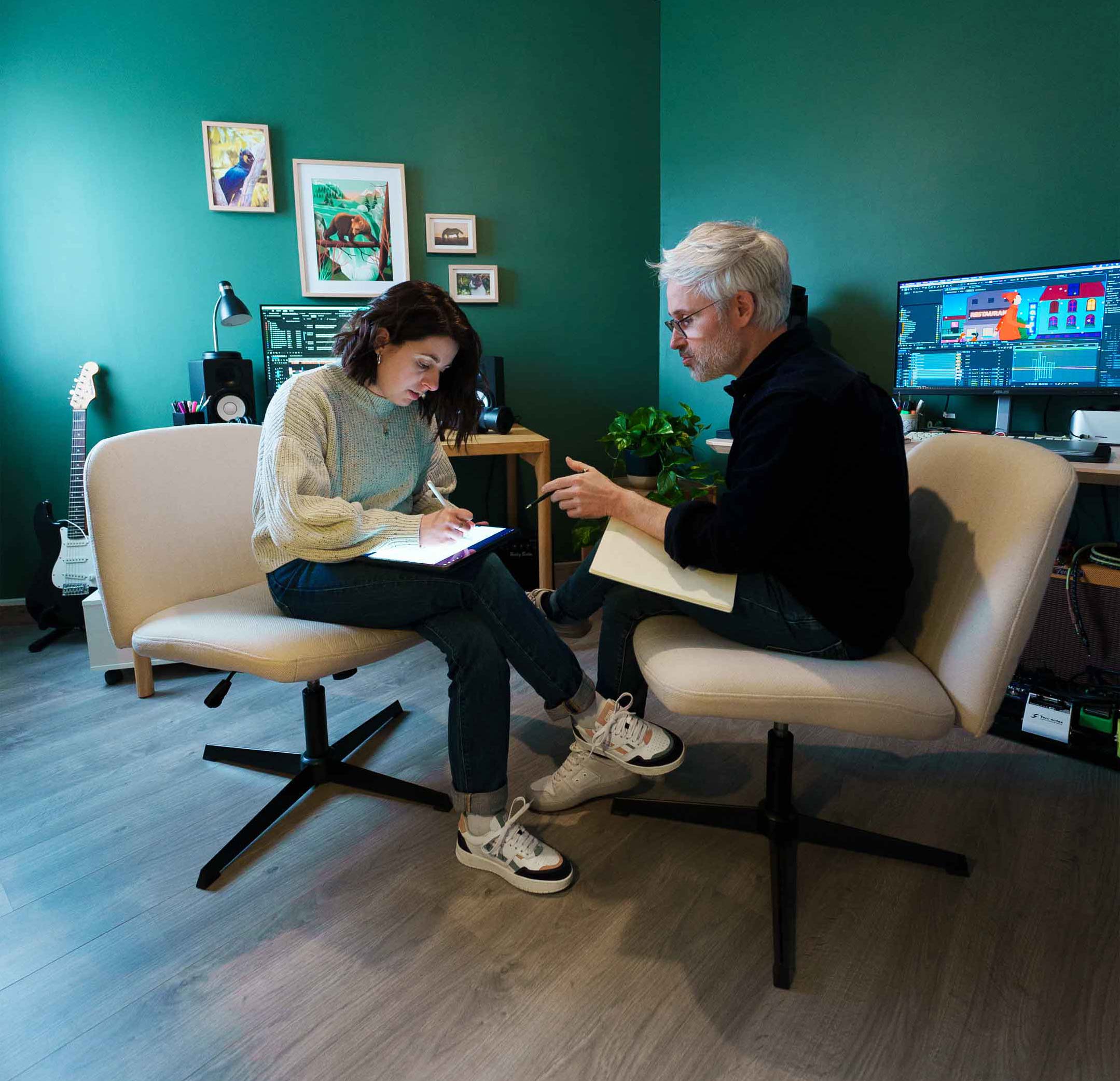 Les réalisateurs vidéo de Mellow Production échangent leurs idées